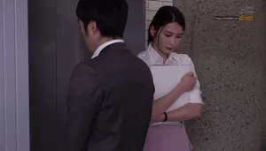 Em thư ký khổ sở bị tiền bối bắt vào nhà nghỉ phục vụ đối tác